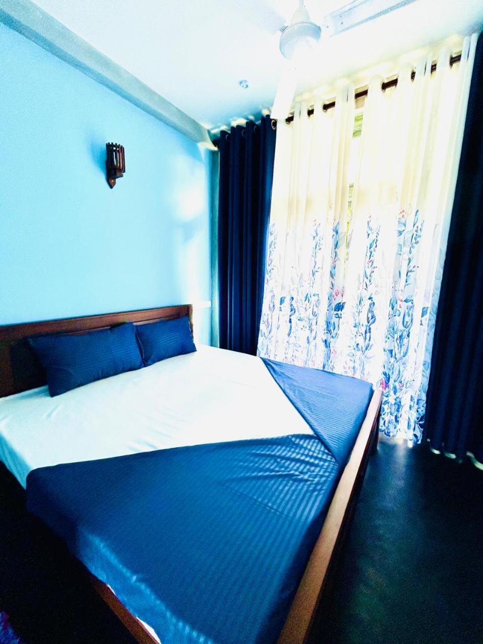 Oynise Beach Cabin Galle Room photo